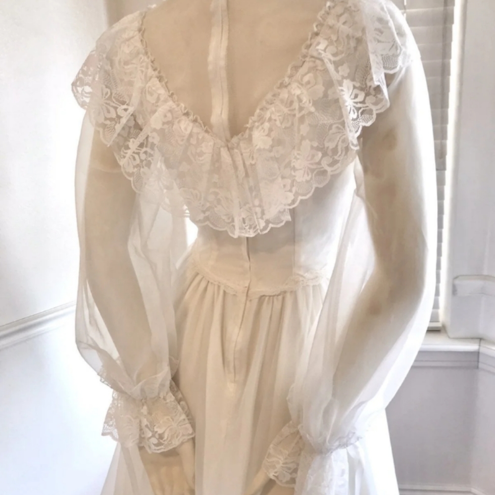 Vintage wedding dress